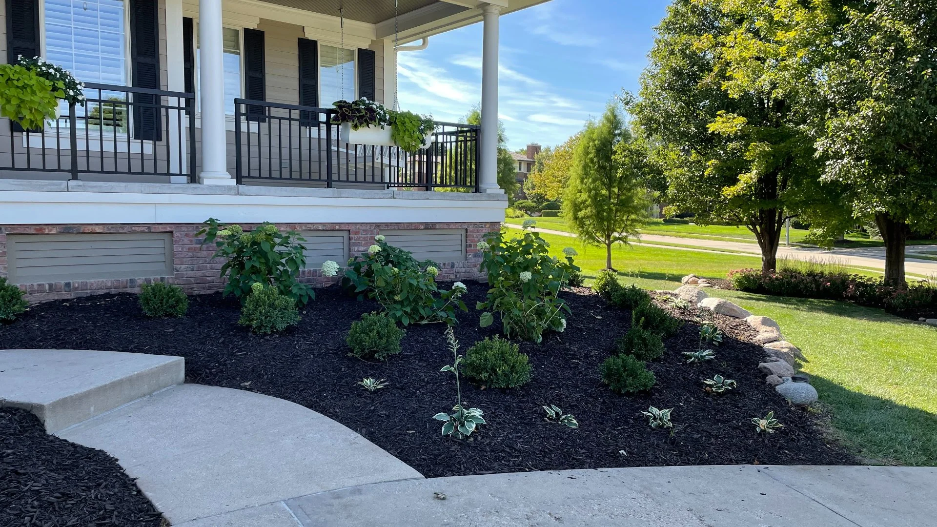 Mulch or Rock? Choosing the Right Ground Cover