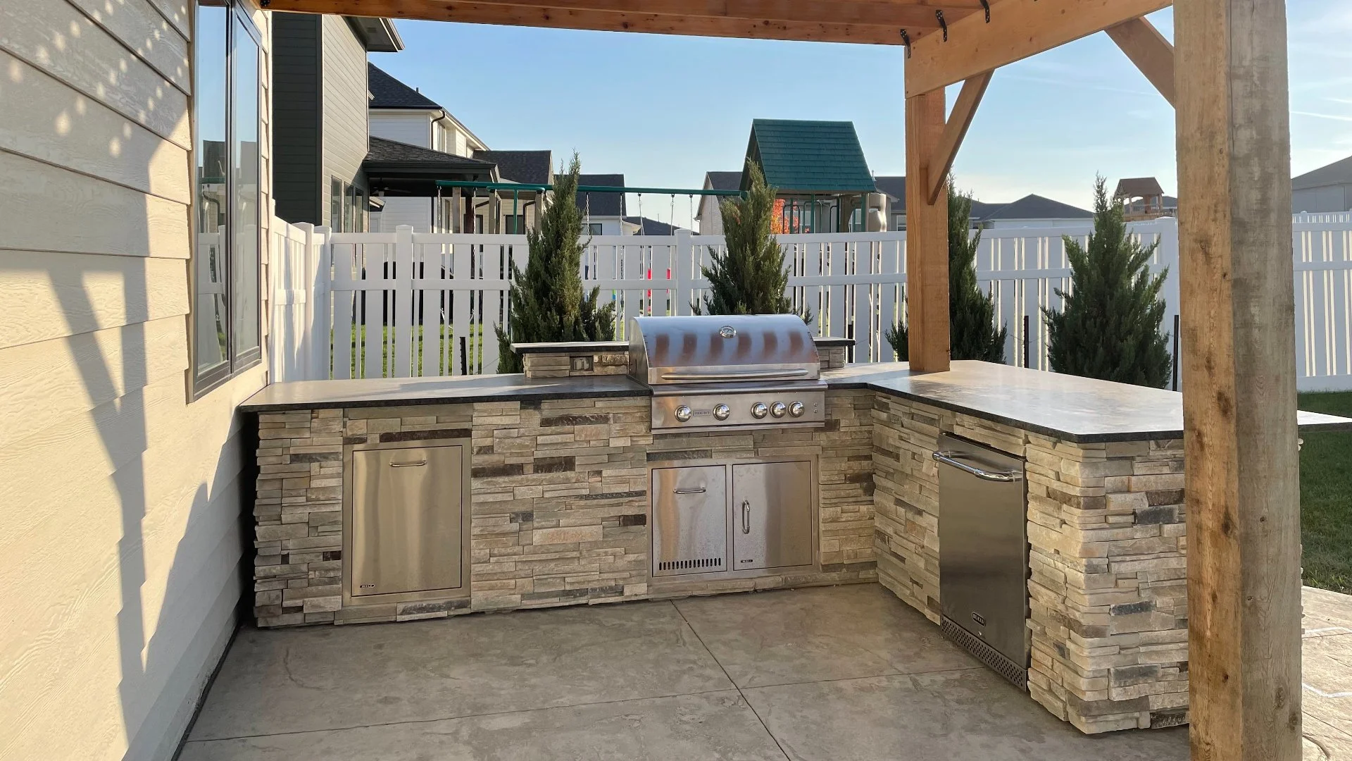 Must-Have Amenities for Your Outdoor Kitchen