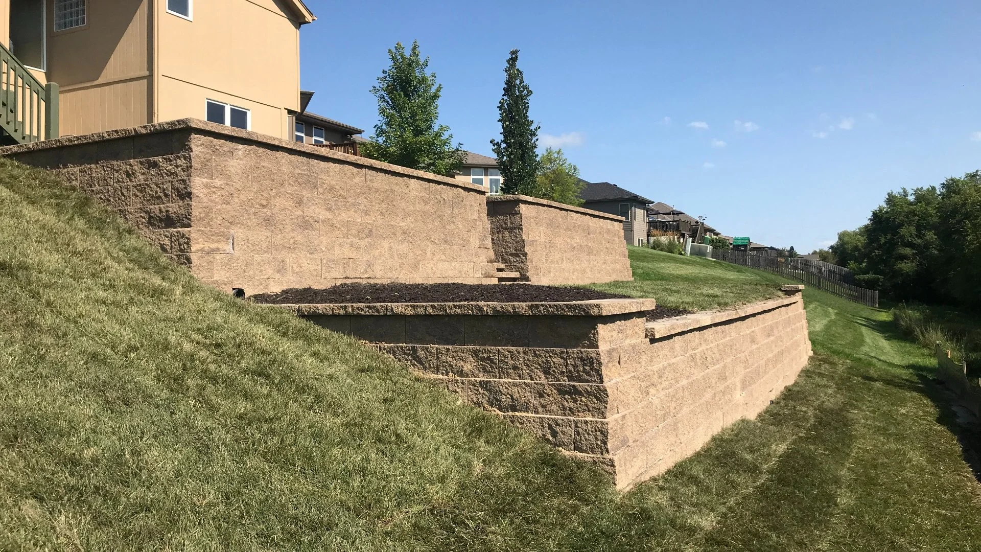 Retaining Walls Are the Prefect Combination of Function & Beauty