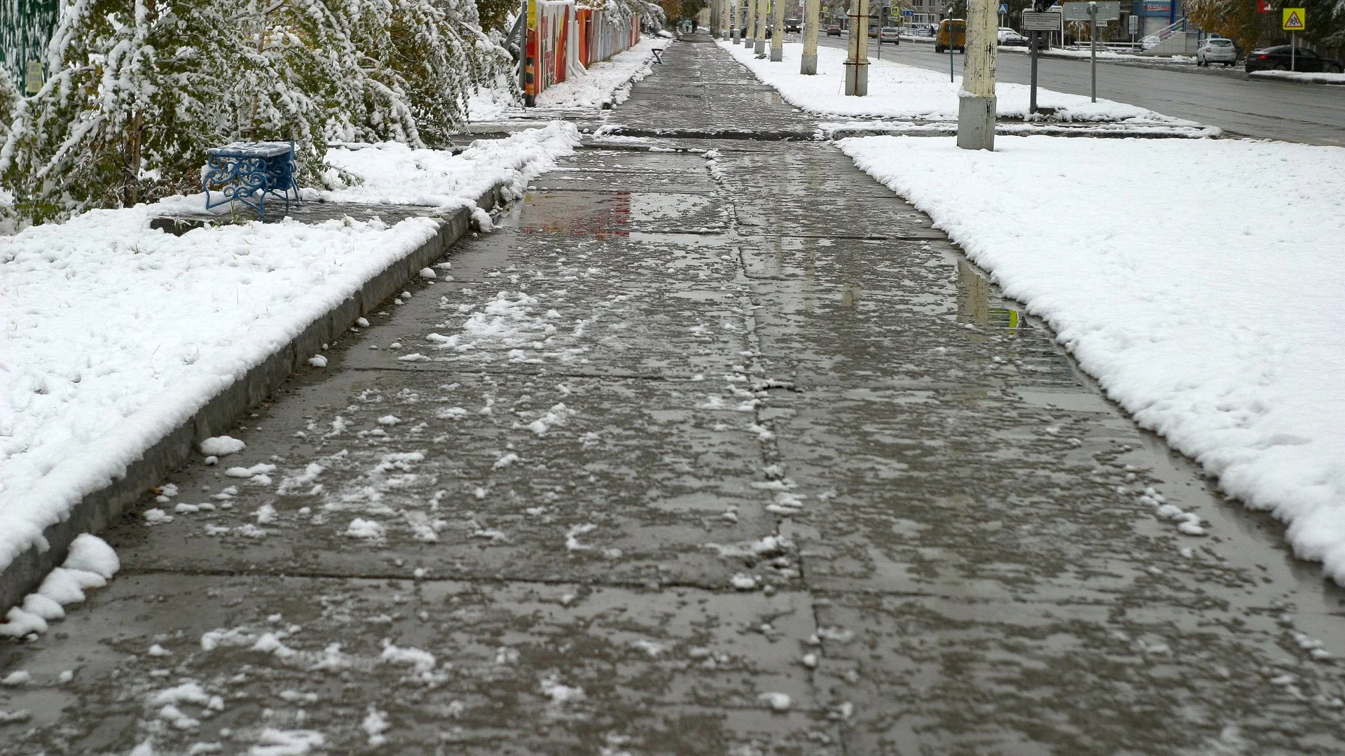 Hiring Pros to Remove Snow From Your Commercial Property Is Worth It!