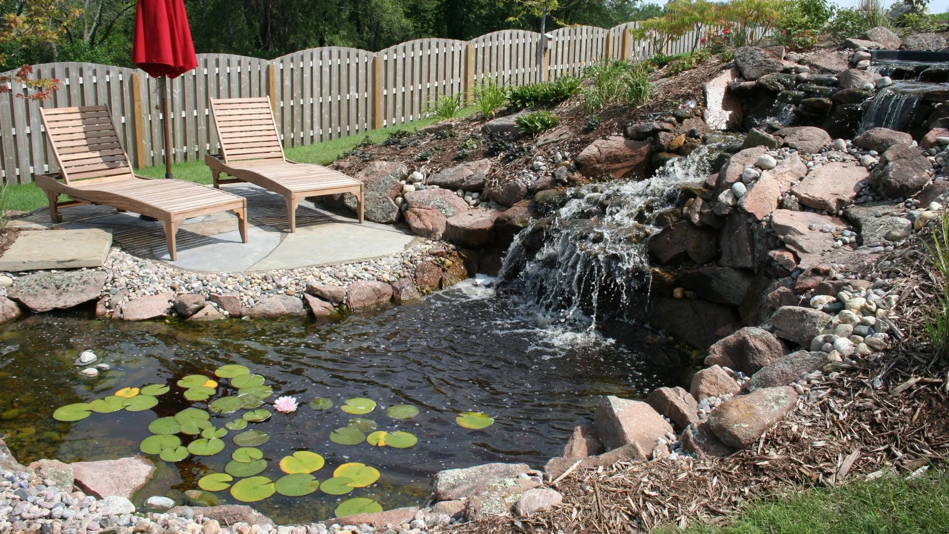 3 Smart Ways to Incorporate Artificial Grass Into Your Outdoor Space
